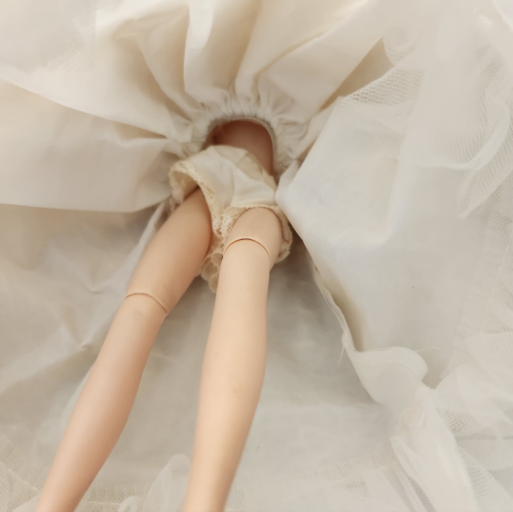 Madame Alexander Yolanda Bride Doll 12" - Picture 5 of 7